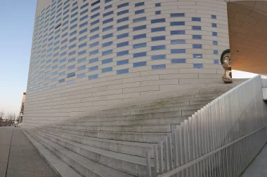 6 Arrière la MECA Bordeaux.